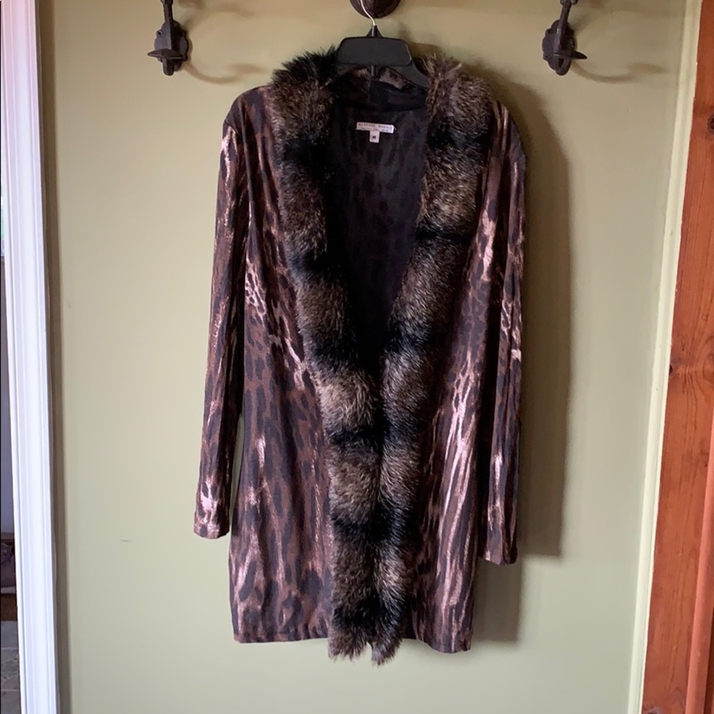 Faux fur trimmed light jacket
